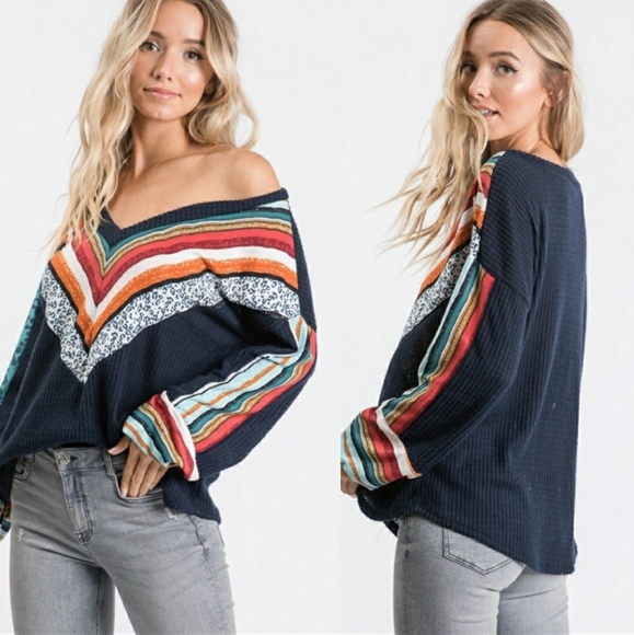 ⚫ Boutique Sweater - Picture 2 of 3